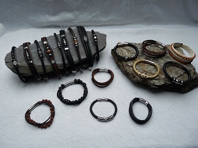 Armbänder aus Leder