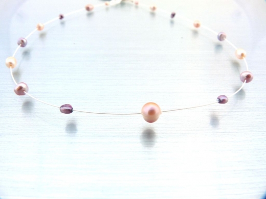 Halskette mit verschiedenen rosa Süsswasserzuchtperlen