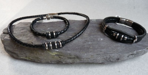 Lederarmbänder mit Carbon und anderen Zwischenteilen