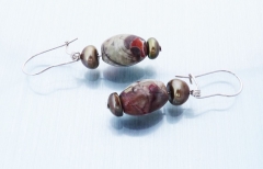 Ohrringe aus Opaljaspis und Suesswasserzuchtperlen